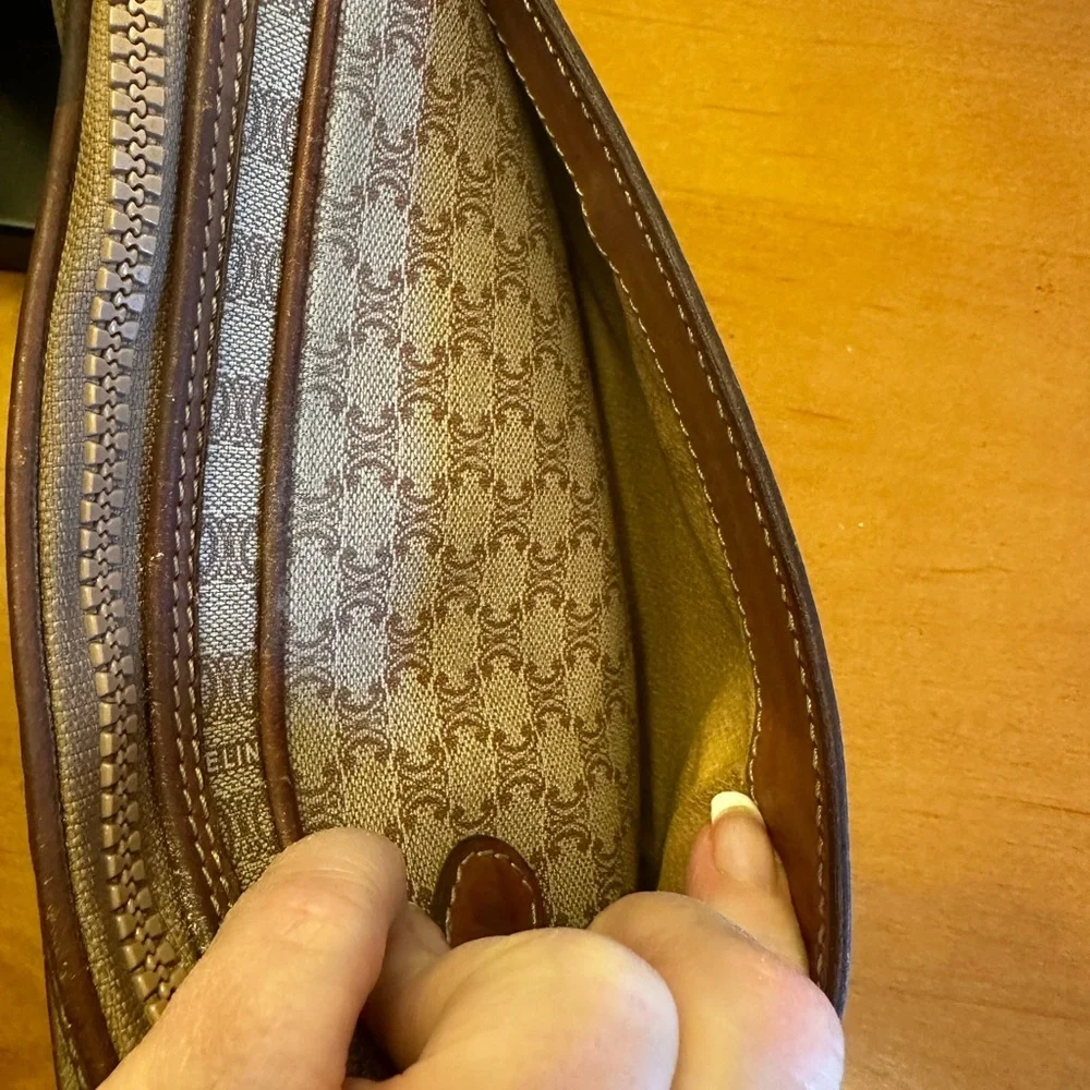 Celine Vintage Buff Triomphe Wristlet. EUC. - Picture 8 of 12